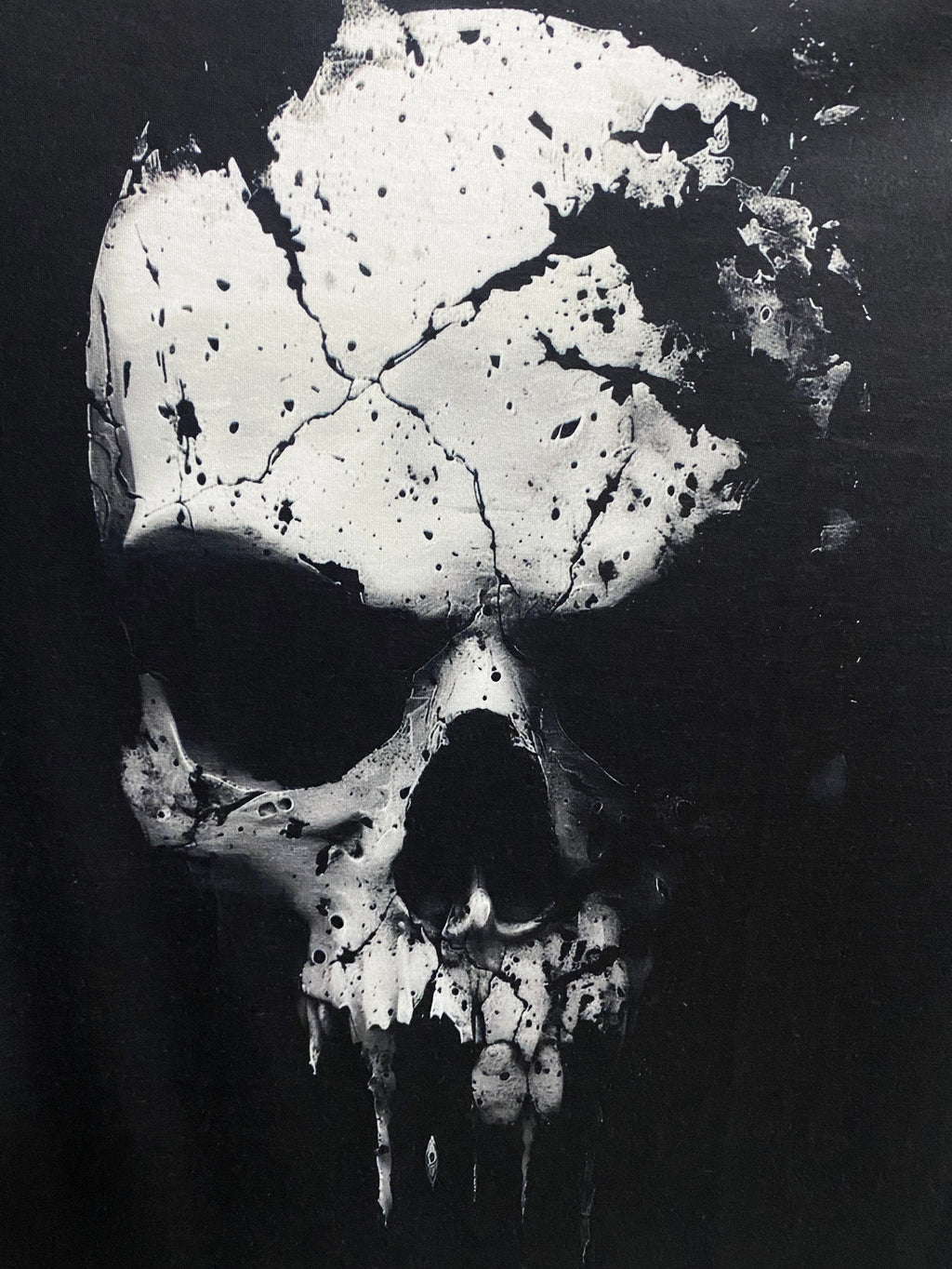 Featuring A 3D Digital Shattered Skull Pattern And A Round Neck Short Sleeved T-shirt